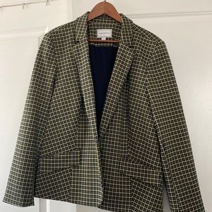 Beautiful jacket to complete a set w cropped pants. Never been worn. Size 18